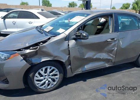 2018 Toyota Corolla Le z USA, uszkodzony, nr VIN 5YFBURHE2JP853055